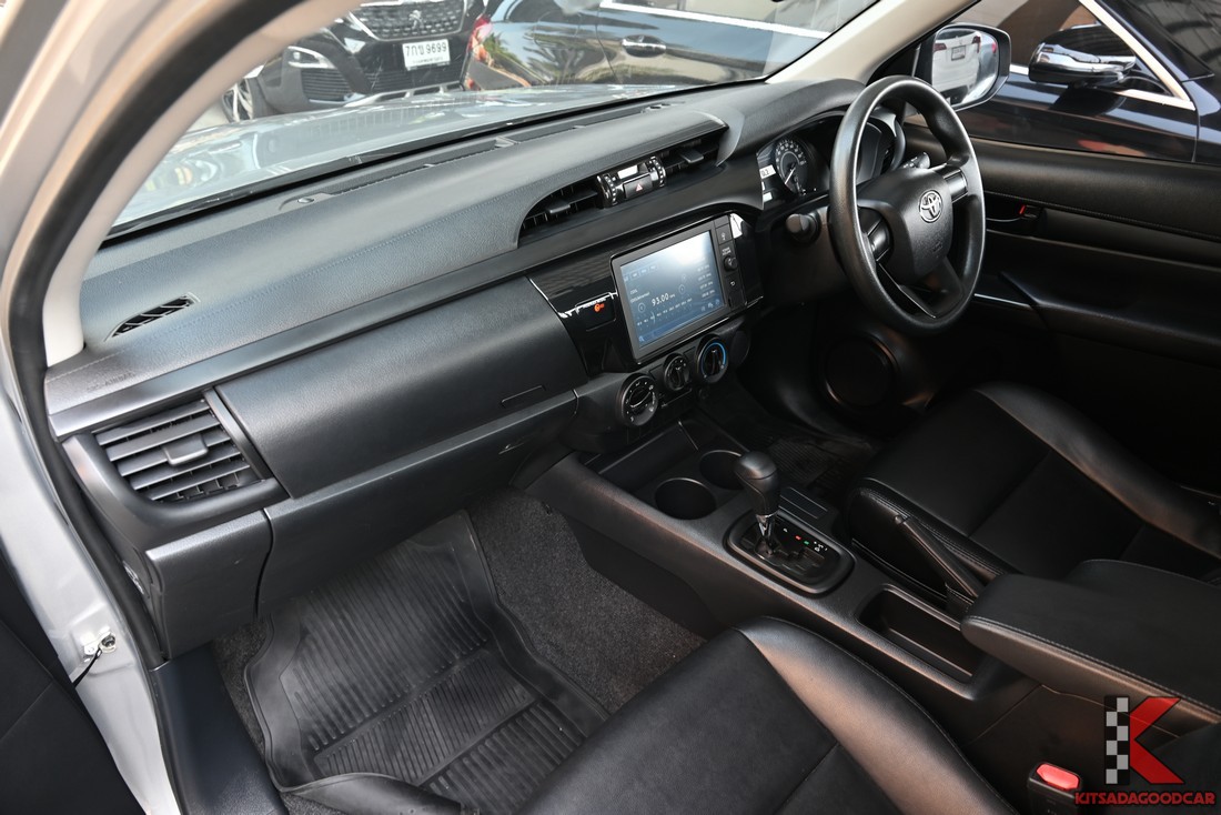 คอนโซลหน้าและจอเครื่องเสียง (ตามภาพ)