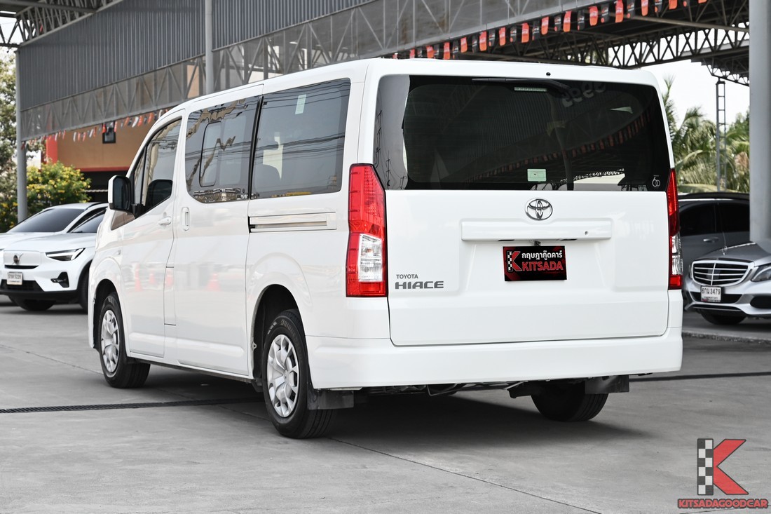 Hiace 2022 มุมเฉียงหลัง