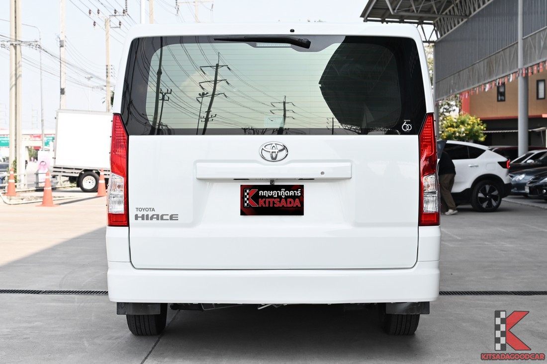 Hiace 2022 ด้านหลังตรง