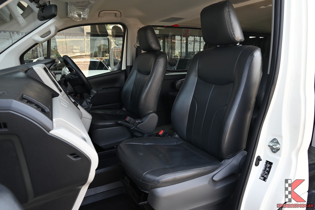 Hiace 2022 เบาะคู่หน้าและคอนโซล