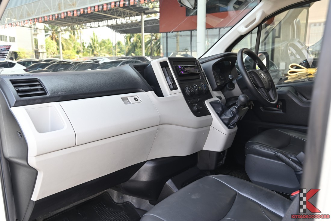 Hiace 2022 มุมกว้างห้องโดยสารหน้า