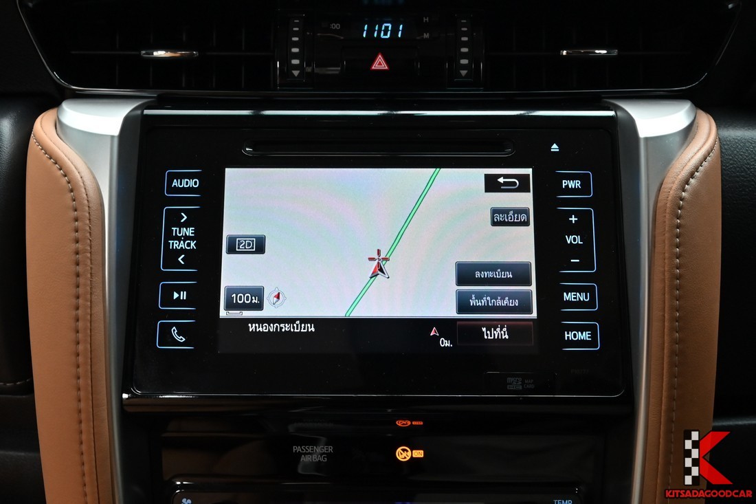 Toyota Fortuner 2.8 V 4WD 2016 มือสอง คอนโซลหน้า