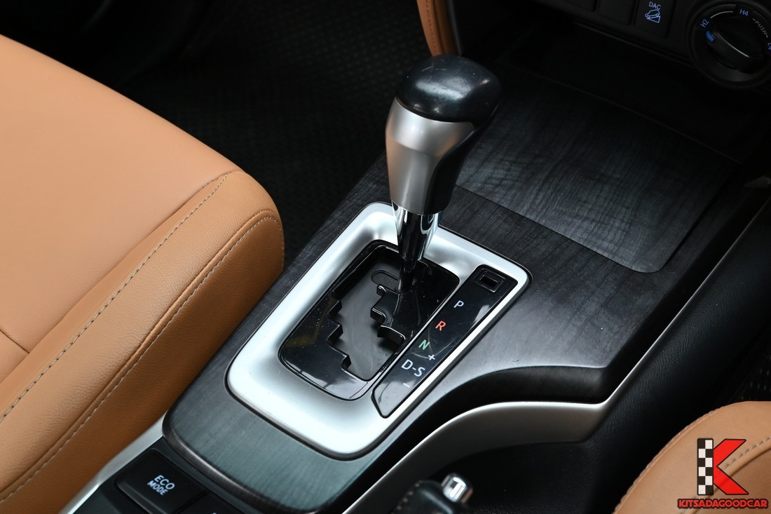 Toyota Fortuner 2.8 V 4WD 2016 มือสอง เกียร์อัตโนมัติและ Paddle Shift