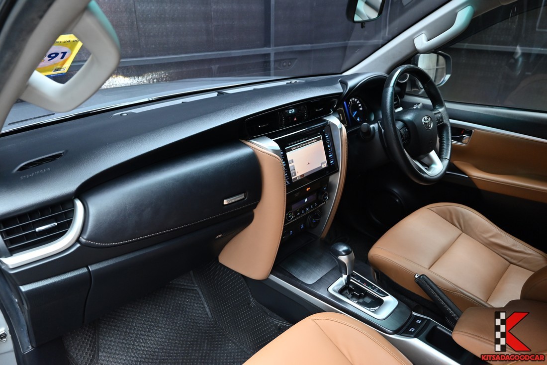 Toyota Fortuner 2.8 V 4WD 2016 มือสอง ชุดแต่งรอบคัน