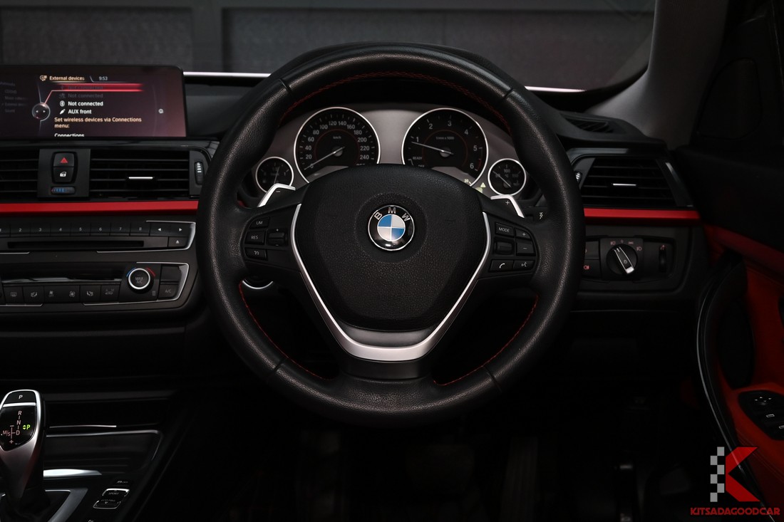 พวงมาลัยและชุดมาตรวัด BMW 320d F34 ปี 2015