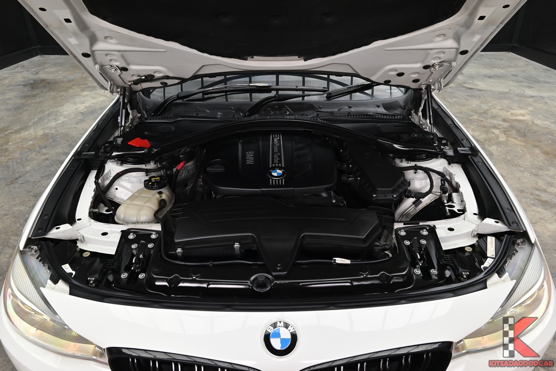 ห้องเครื่องดีเซล BMW 320d F34 Gran Turismo Sport ปี 2015