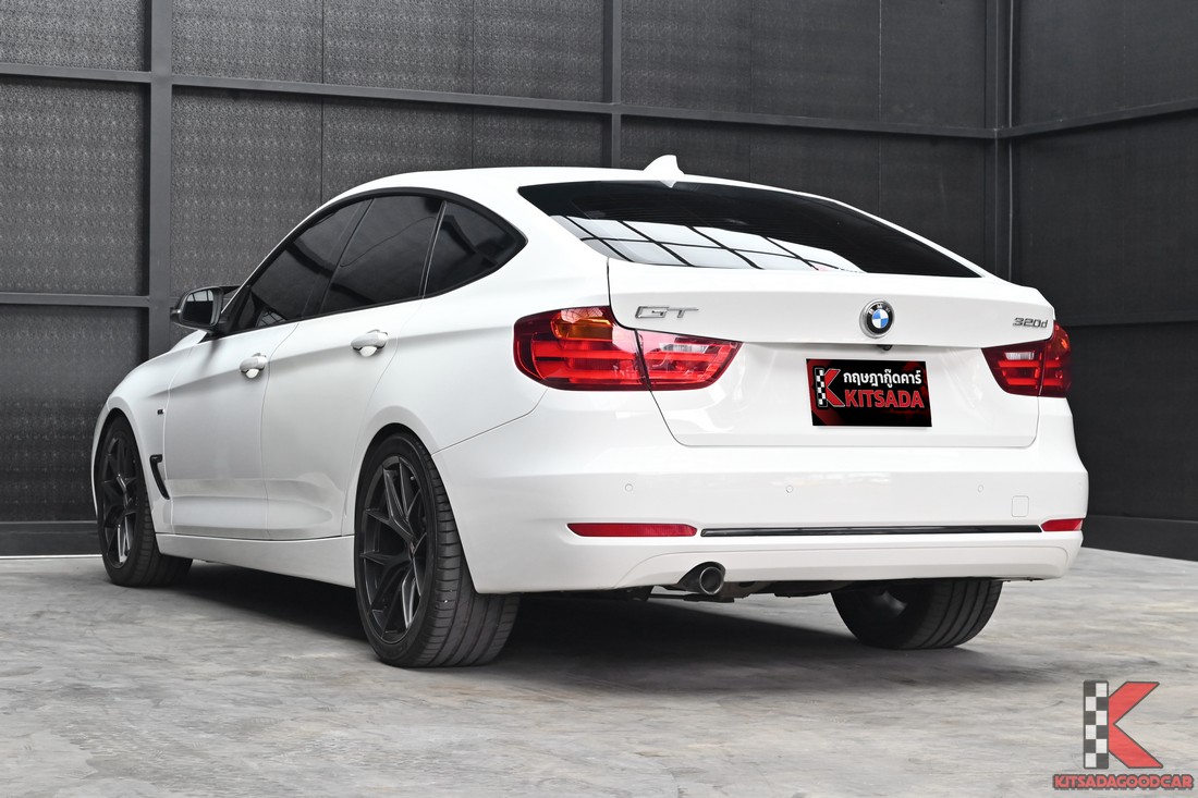 BMW 320d F34 Gran Turismo Sport ปี 2015 มุมด้านหลังเฉียง