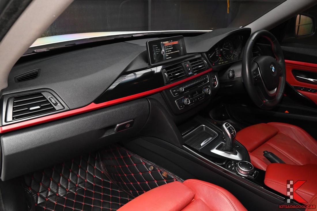 ห้องโดยสาร BMW 320d F34 GT Sport ภายในสีแดง