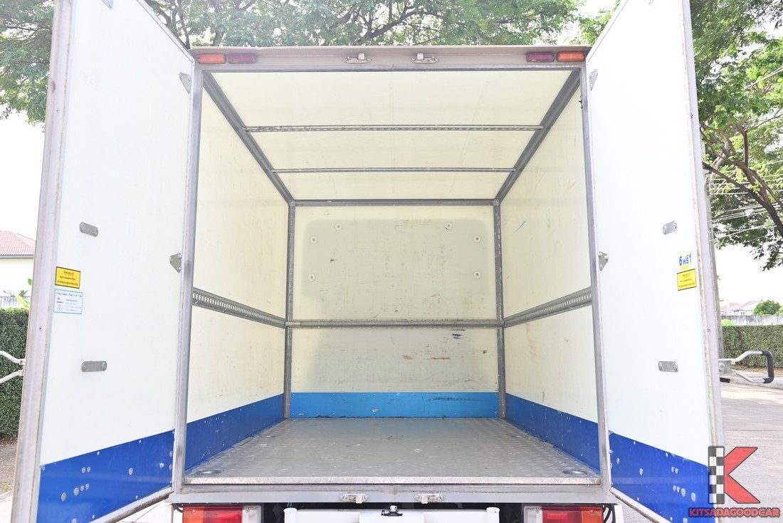 พื้นที่บรรทุกภายในตู้ทึบ มุมกว้าง