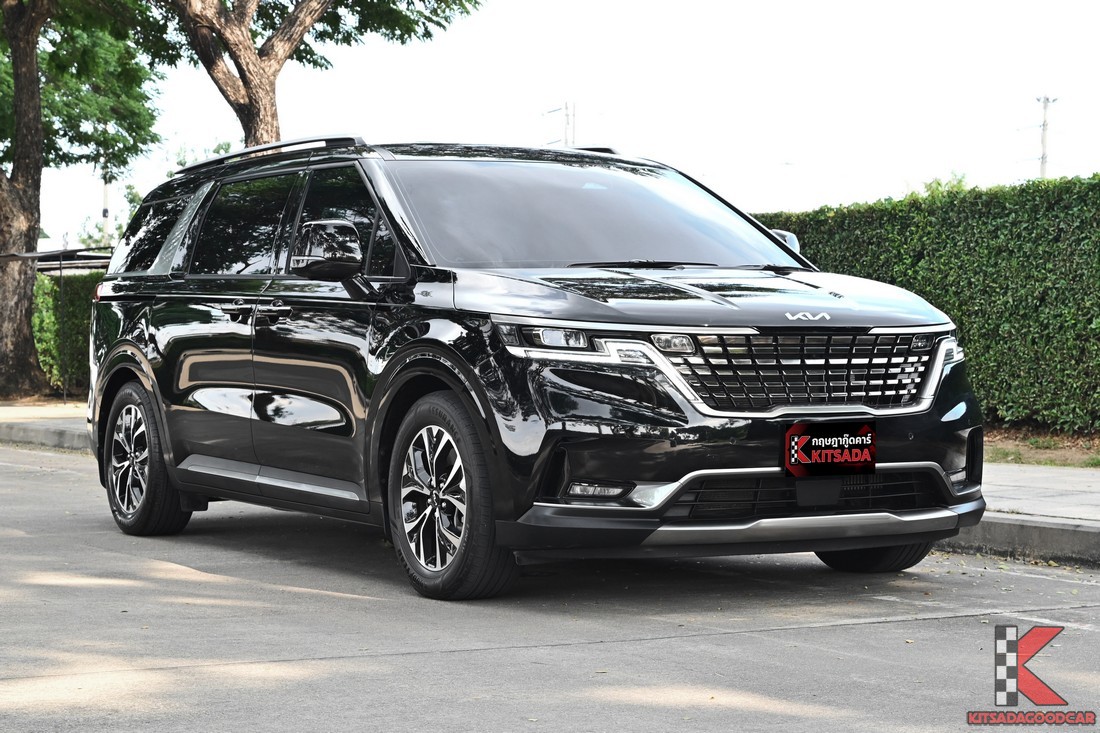 Kia Carnival 2.2 SXL 2023 มือสอง มุมหน้าเฉียง สีดำ
