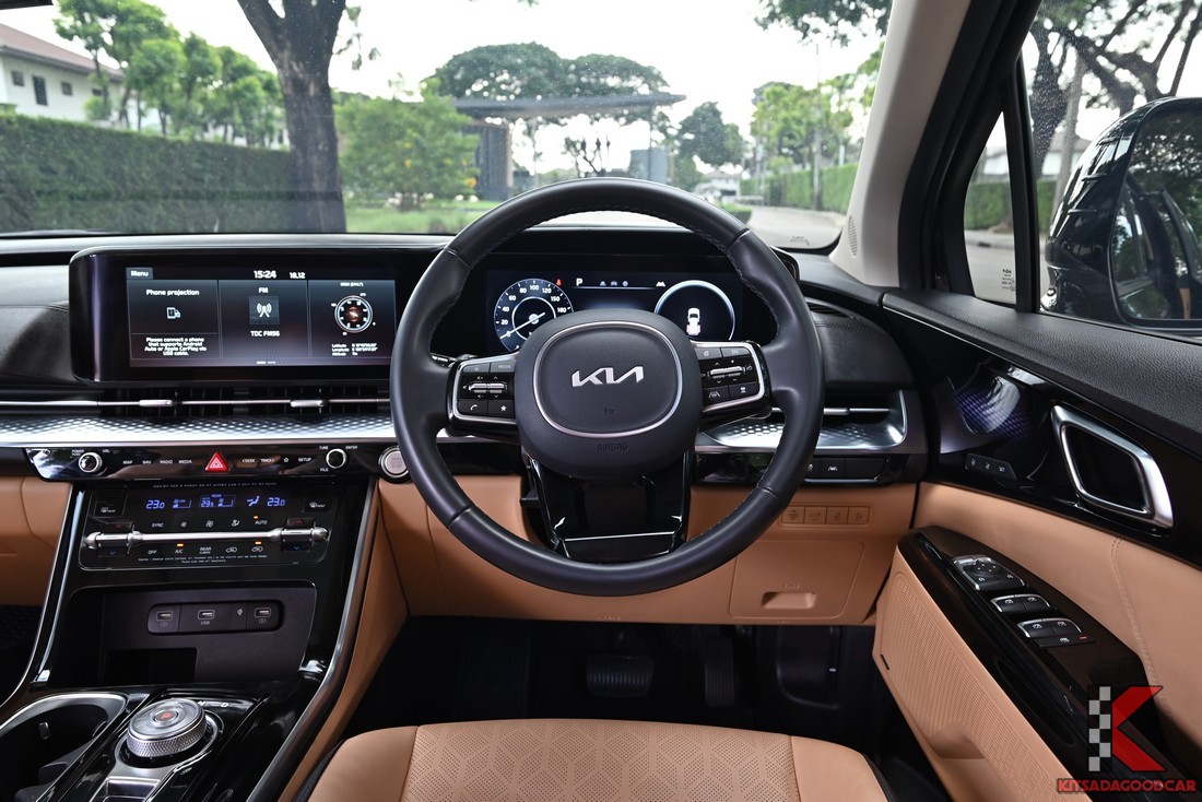 พวงมาลัยมัลติฟังก์ชัน และเรือนไมล์ดิจิทัล Carnival