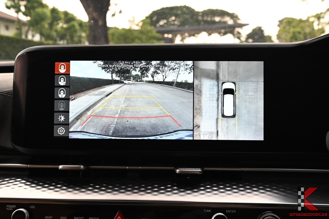 ภาพกล้องถอยพร้อมมุมมองรอบคันบนจอ Carnival