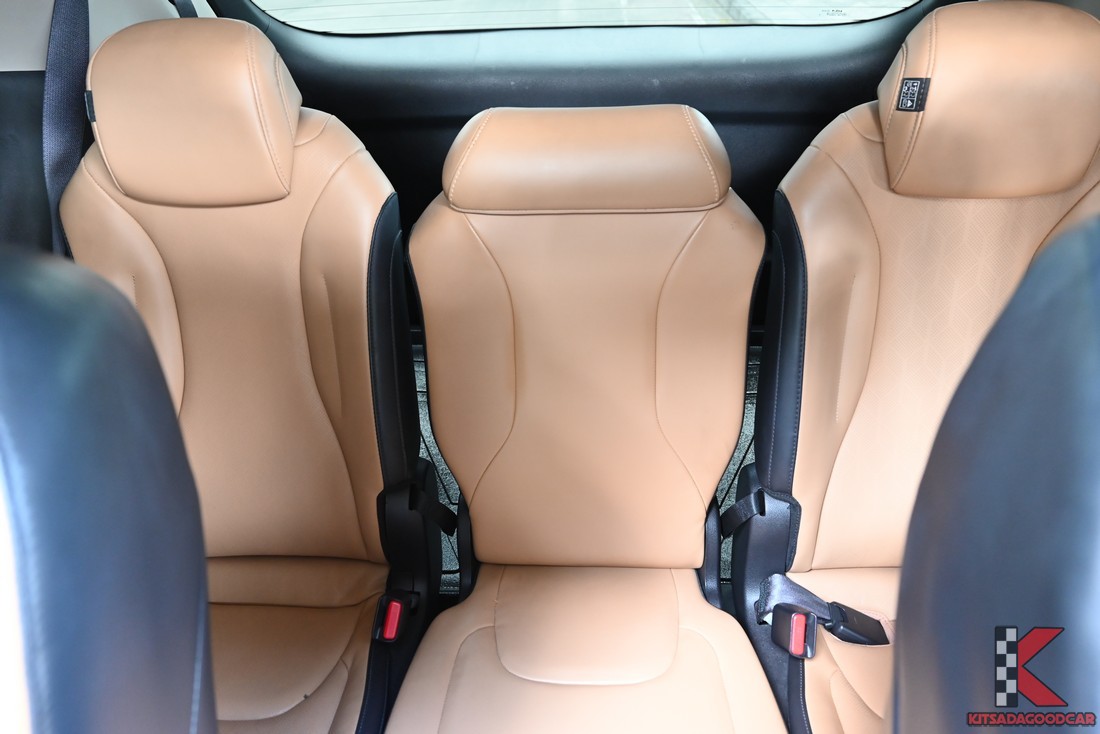 เบาะแถวสาม Kia Carnival