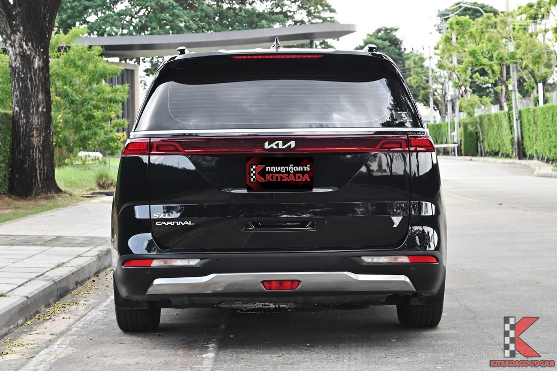 Kia Carnival 2023 ด้านท้ายตรง