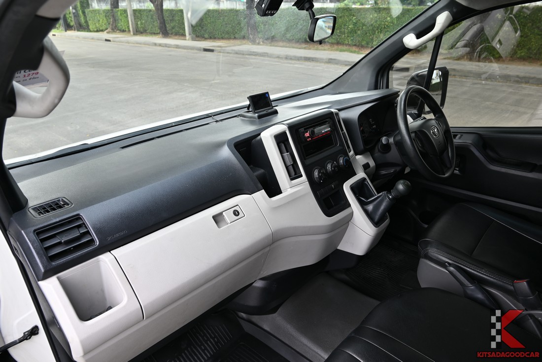 คอนโซลหน้าและแผงควบคุม Hiace