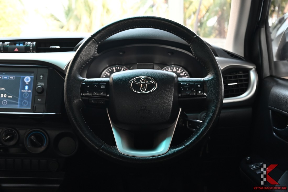 พวงมาลัยมัลติฟังก์ชัน Toyota (ตามภาพ)