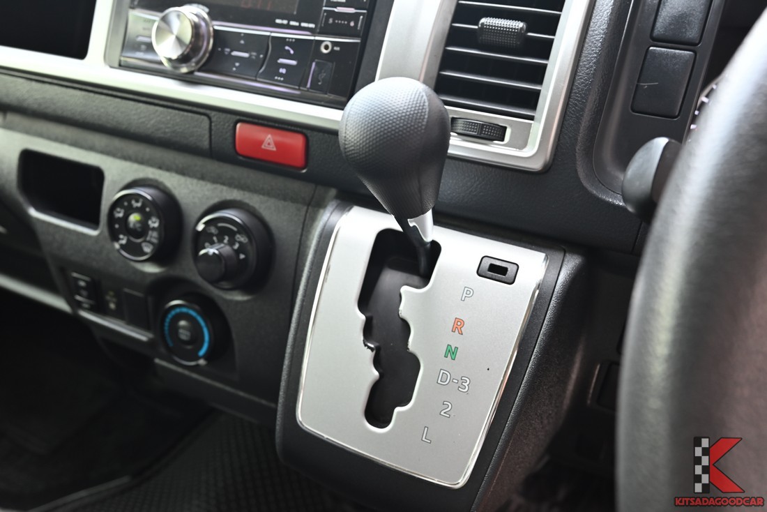 Toyota VENTURY 3.0 G ปี 2017 มือสอง คันเกียร์อัตโนมัติ