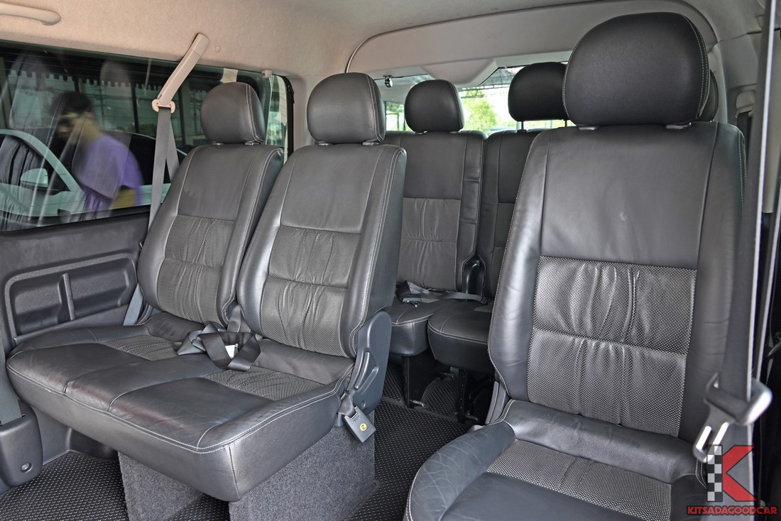 Toyota VENTURY 3.0 G ปี 2017 มือสอง รายละเอียดภายในห้องโดยสาร