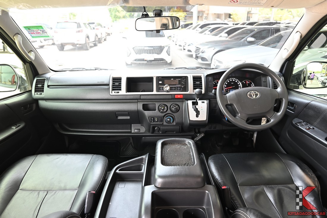 Toyota VENTURY 3.0 G ปี 2017 มือสอง คอนโซลหน้าเต็ม