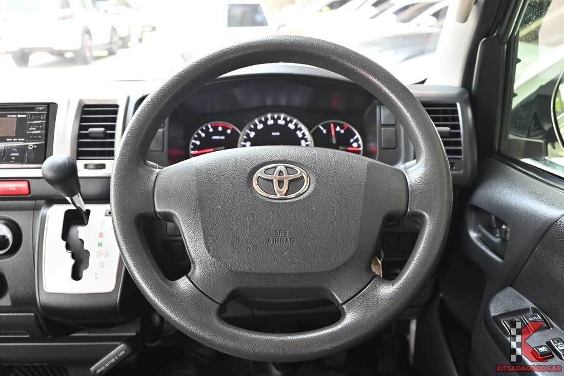 Toyota VENTURY 3.0 G ปี 2017 มือสอง พวงมาลัยและมาตรวัด