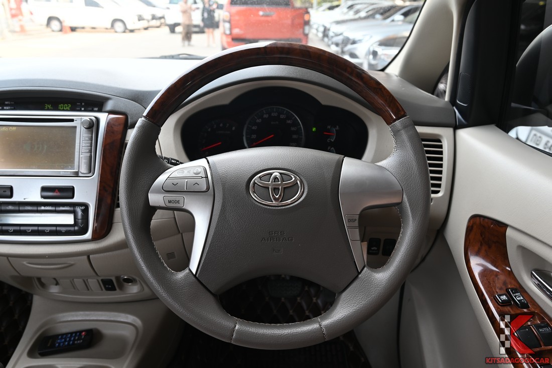 พวงมาลัยมัลติฟังก์ชัน Toyota Innova 2.0 V ปี 2012