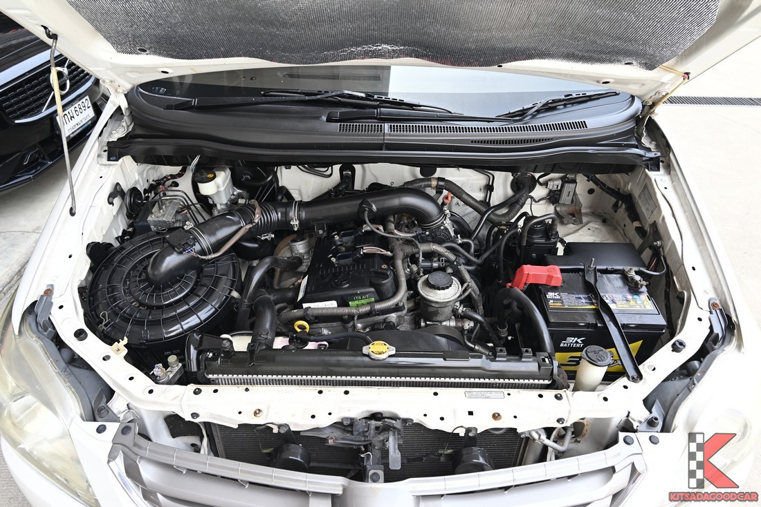 ห้องเครื่อง Toyota Innova 2.0 V ปี 2012