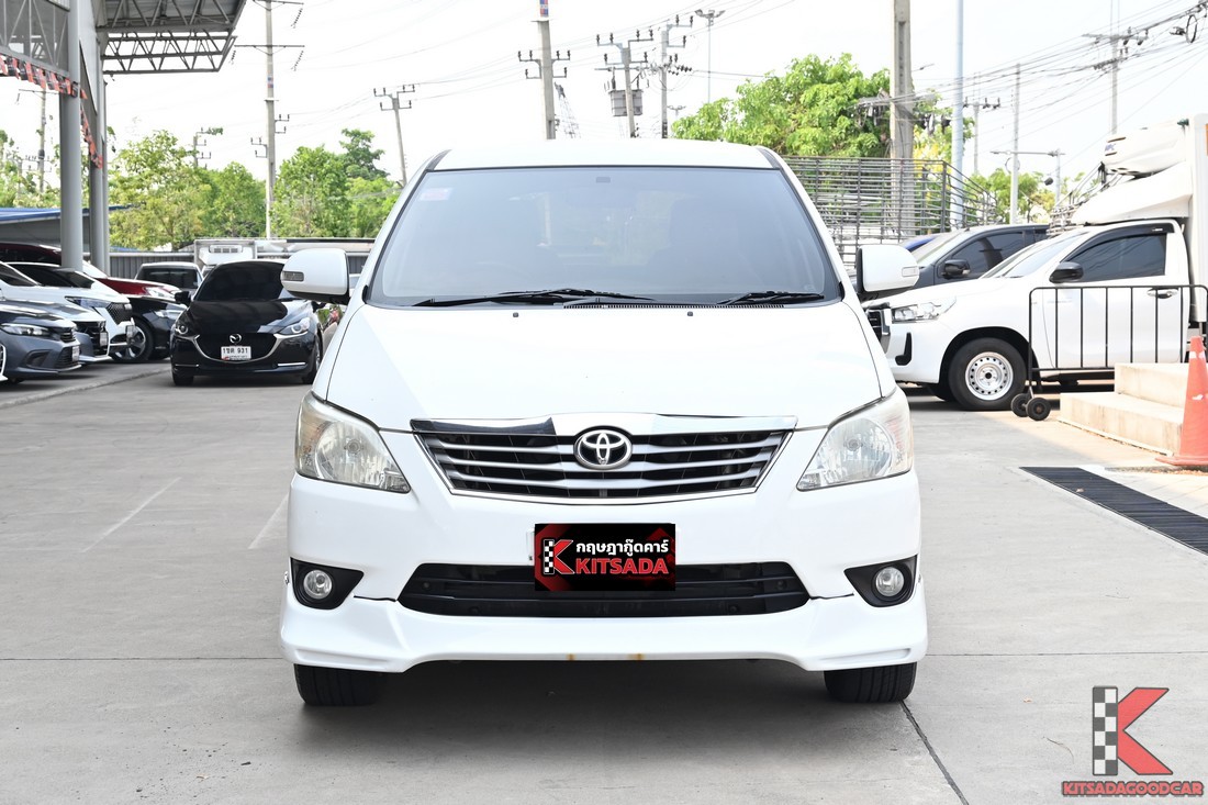 Toyota Innova 2.0 V ปี 2012 มุมหน้าตรง