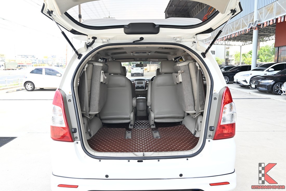 คอนโซลหน้า Toyota Innova 2.0 V ปี 2012