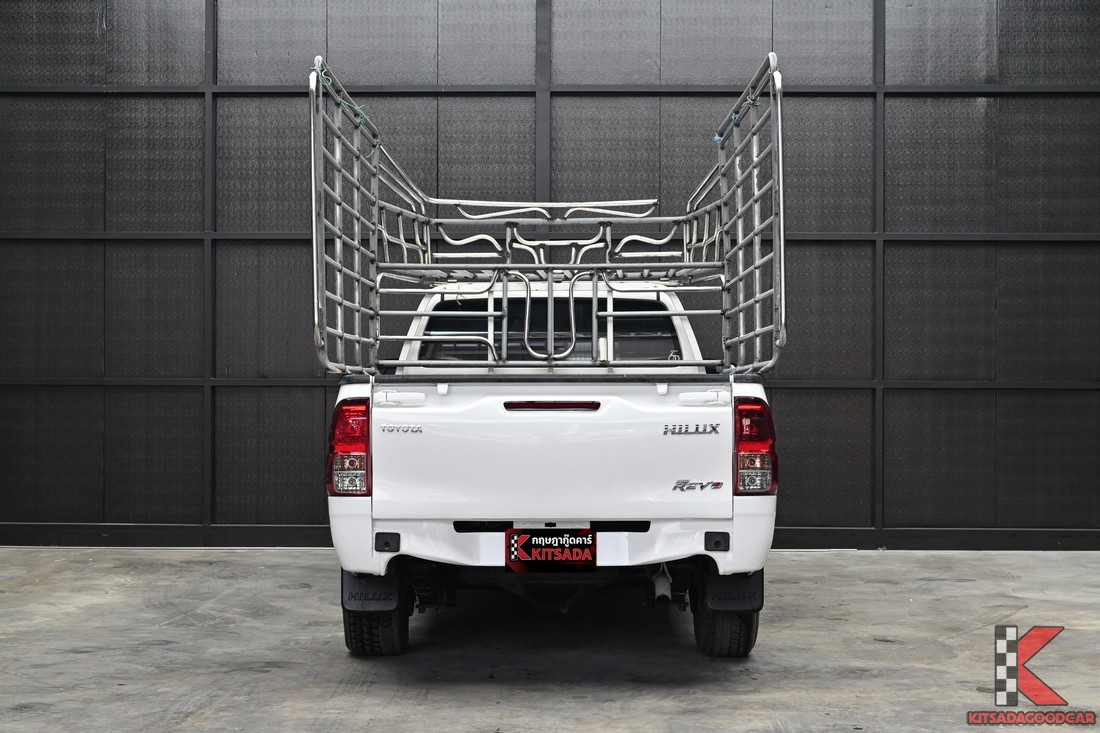 Toyota HILUX REVO 2023 กระบะคอกสูง มุมท้ายตรง