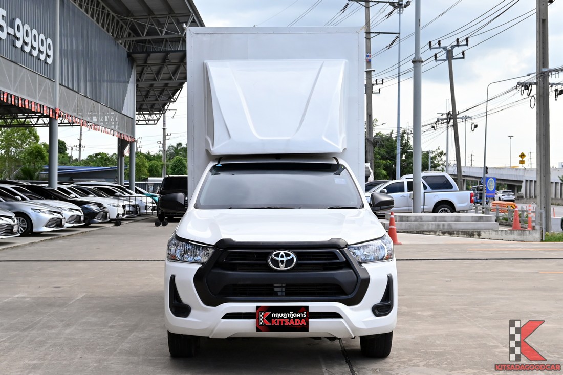 ด้านหน้าเต็มคัน Toyota Hilux Revo ตู้ทึบ 2022