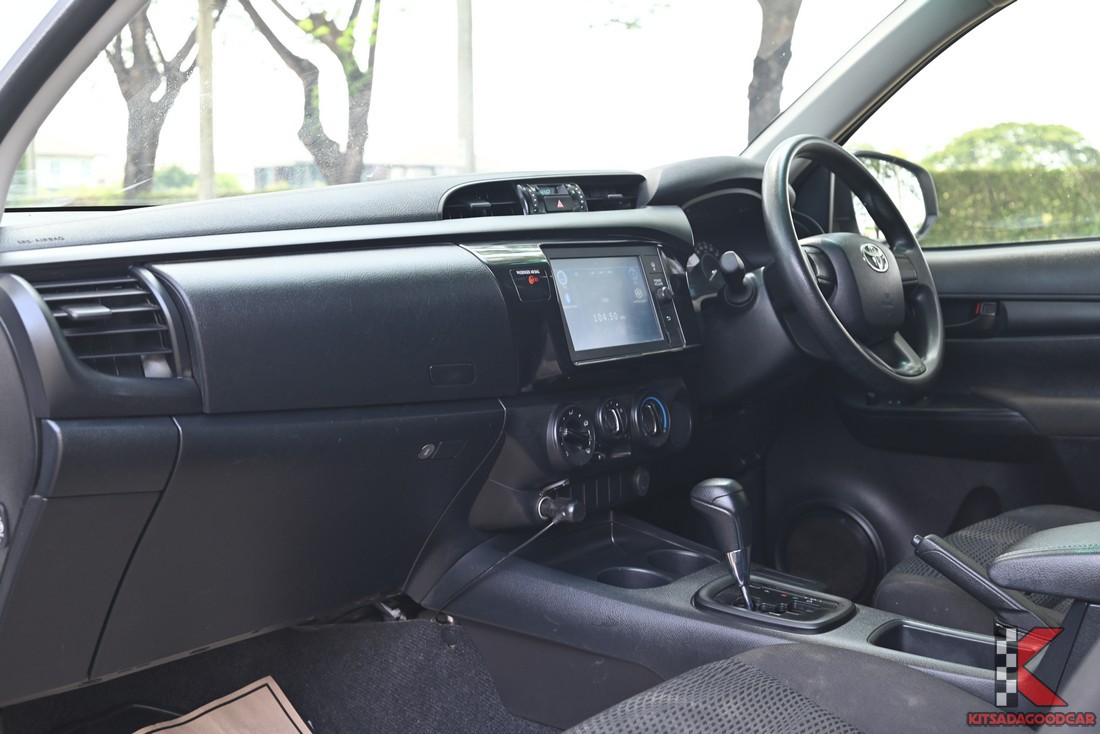 แผงคอนโซลและพวงมาลัย Toyota Hilux Revo