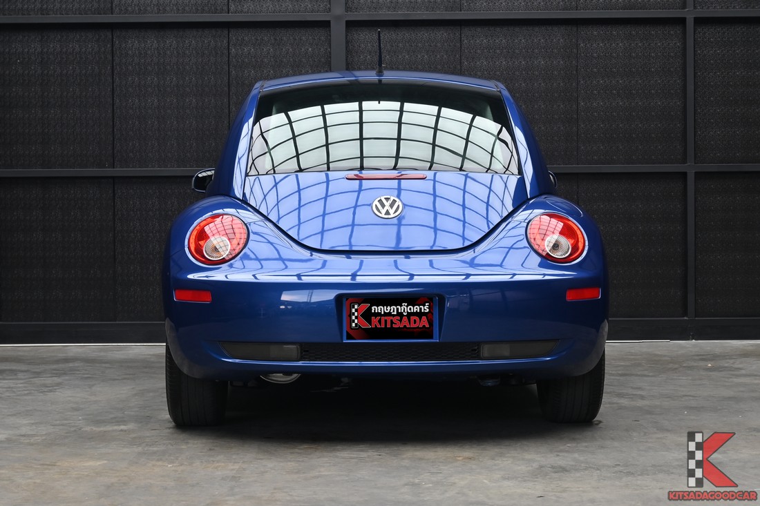 Volkswagen New Beetle 1.6 สีน้ำเงิน จดทะเบียนปี 2011 ภาพคันจริงลำดับ 4