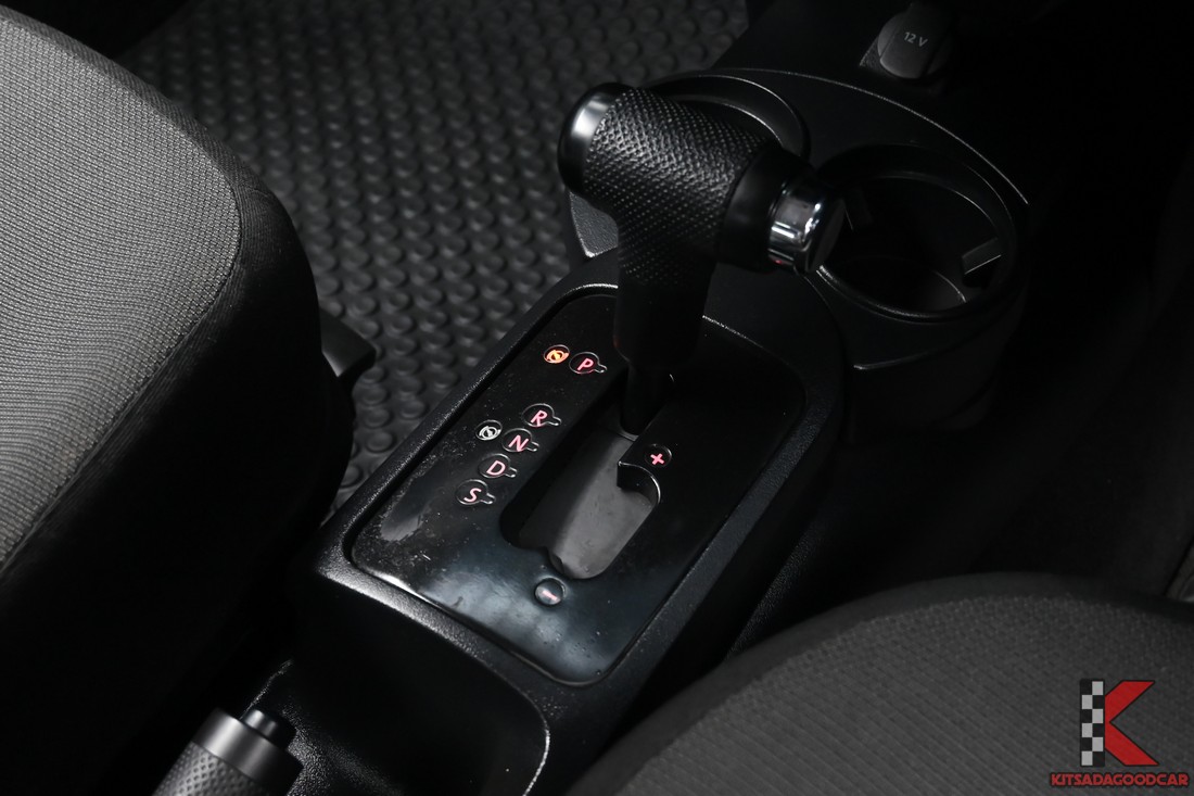 Volkswagen New Beetle 1.6 สีน้ำเงิน จดทะเบียนปี 2011 ภาพคันจริงลำดับ 13