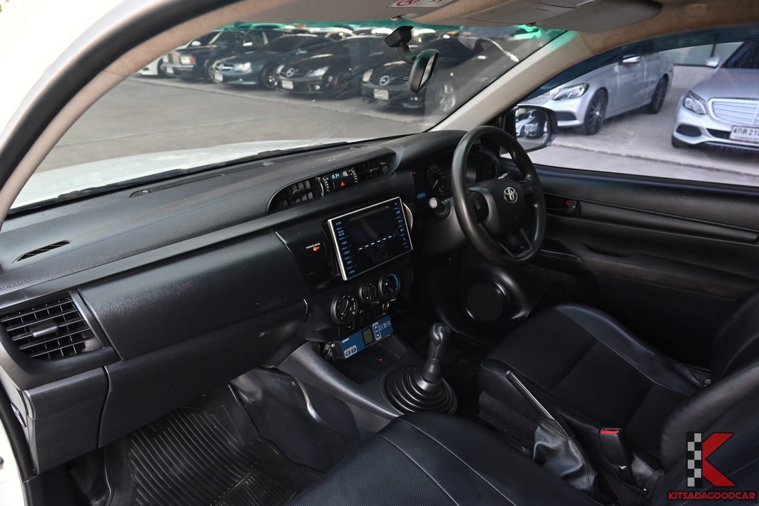 คอนโซลหน้าและจอเครื่องเสียง Toyota Revo