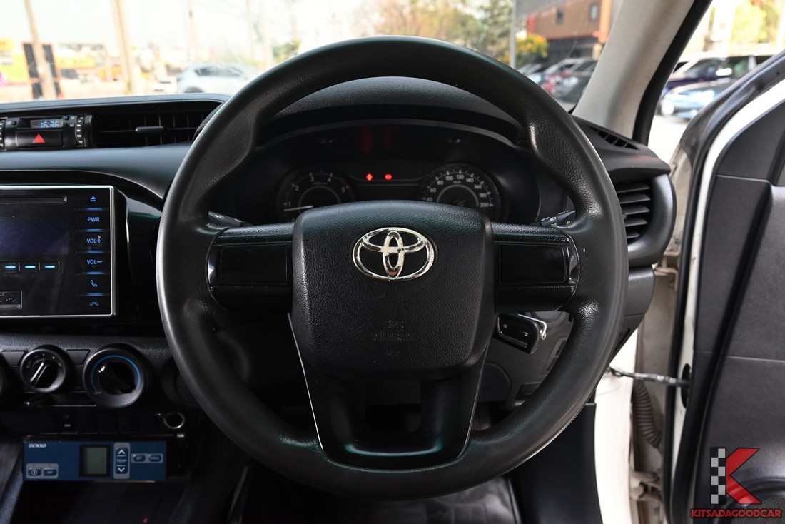 พวงมาลัยและหน้าปัด พร้อมชุดควบคุม DENSO ใต้คอนโซล