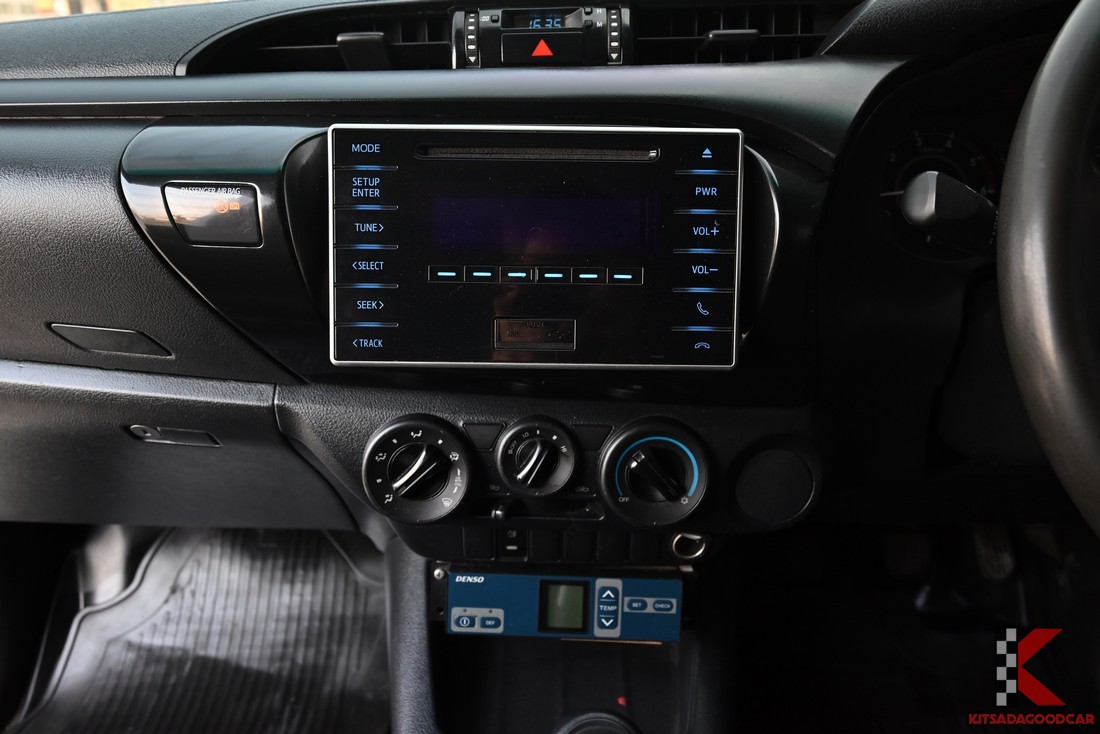 จอวิทยุและแผงควบคุมแอร์ Toyota Revo