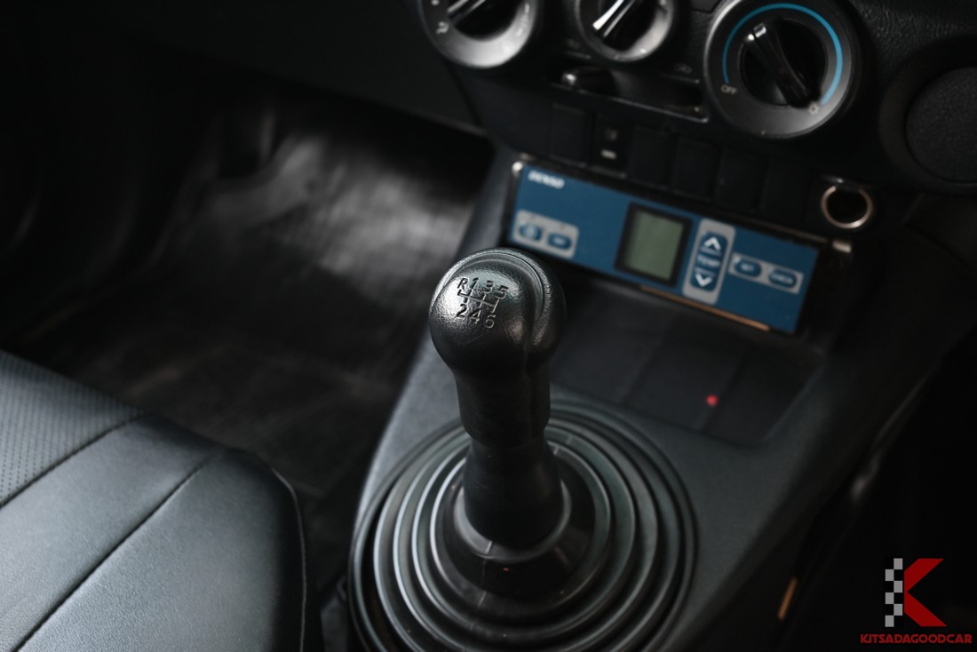 คันเกียร์ธรรมดา 6 สปีด Toyota Revo