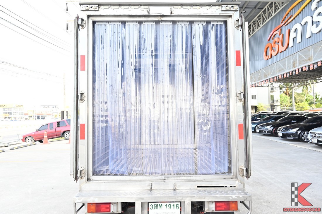 ม่าน PVC ใส กันความเย็นบริเวณประตูท้ายตู้