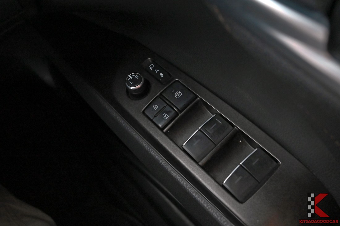 Toyota CAMRY 2.5 Sport 2022 มือสอง ช่องแอร์ผู้โดยสารตอนหลัง