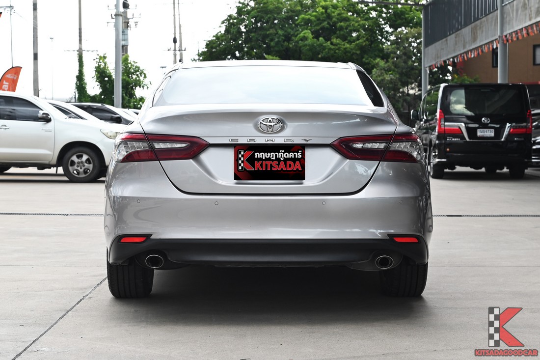 Toyota CAMRY 2.5 Sport 2022 มือสอง มุมด้านท้าย