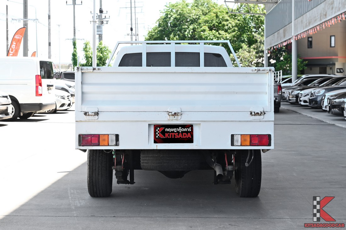 Isuzu D-MAX 1.9 Spark 2023 ด้านท้ายกระบะก้านกล้วย