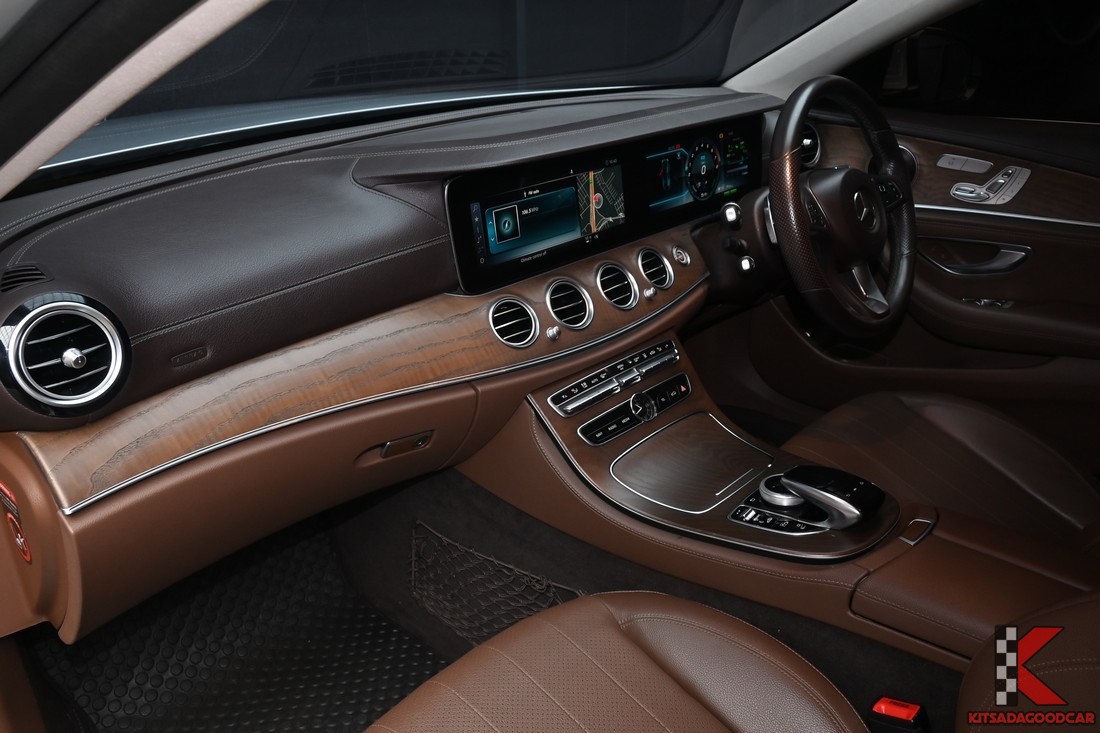 Mercedes-Benz E350e Exclusive W213 ปี 2018 ภาพรถจริง 9