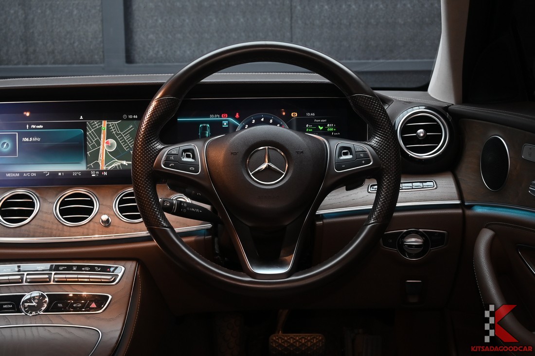 Mercedes-Benz E350e Exclusive W213 ปี 2018 ภาพรถจริง 11