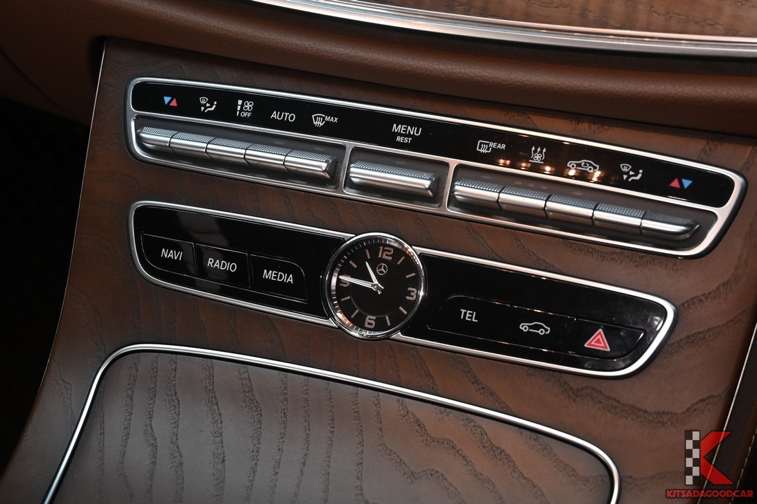 Mercedes-Benz E350e Exclusive W213 ปี 2018 ภาพรถจริง 14