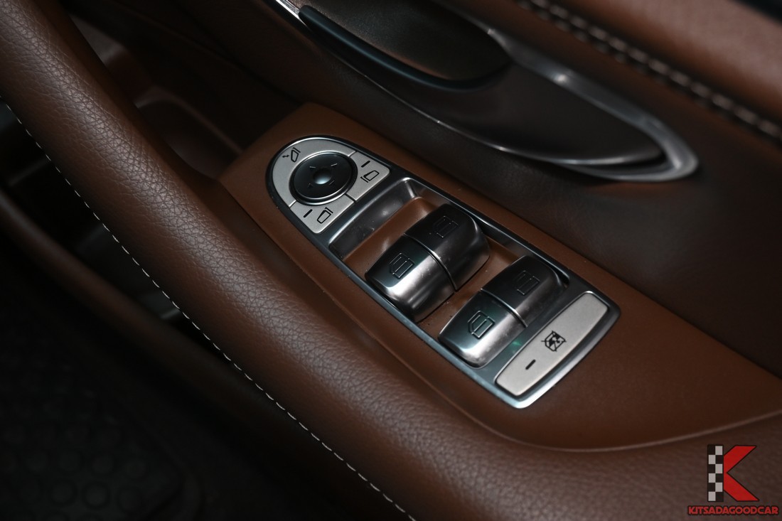 Mercedes-Benz E350e Exclusive W213 ปี 2018 ภาพรถจริง 16