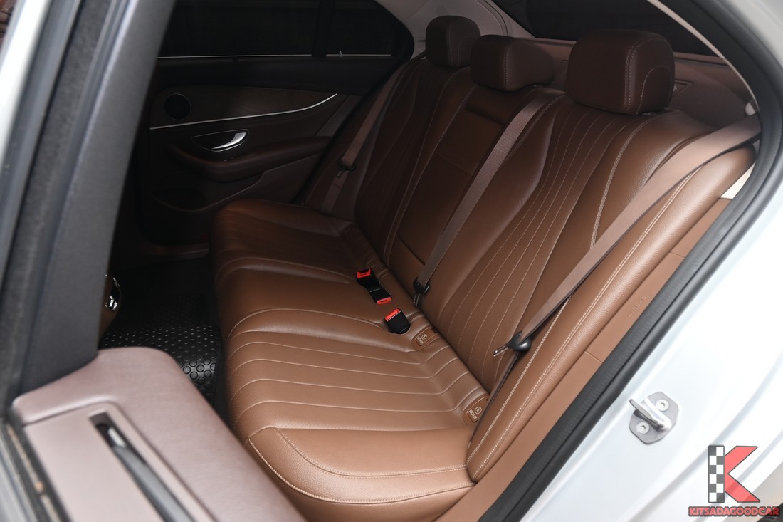 Mercedes-Benz E350e Exclusive W213 ปี 2018 ภาพรถจริง 17