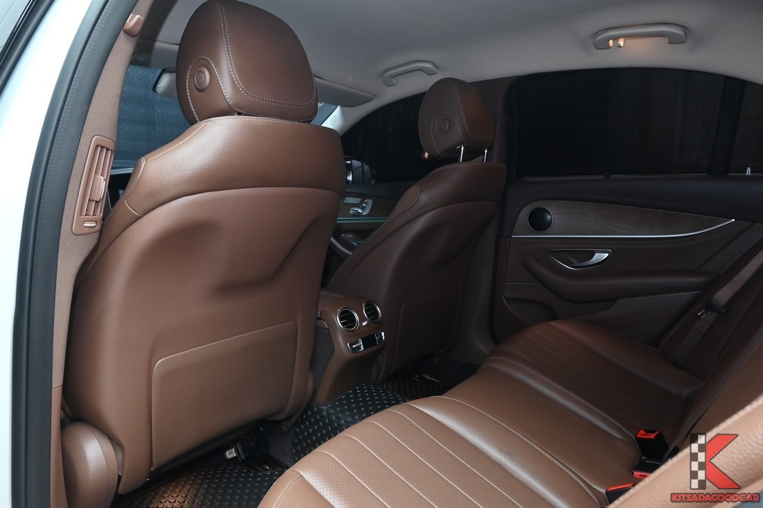 Mercedes-Benz E350e Exclusive W213 ปี 2018 ภาพรถจริง 19