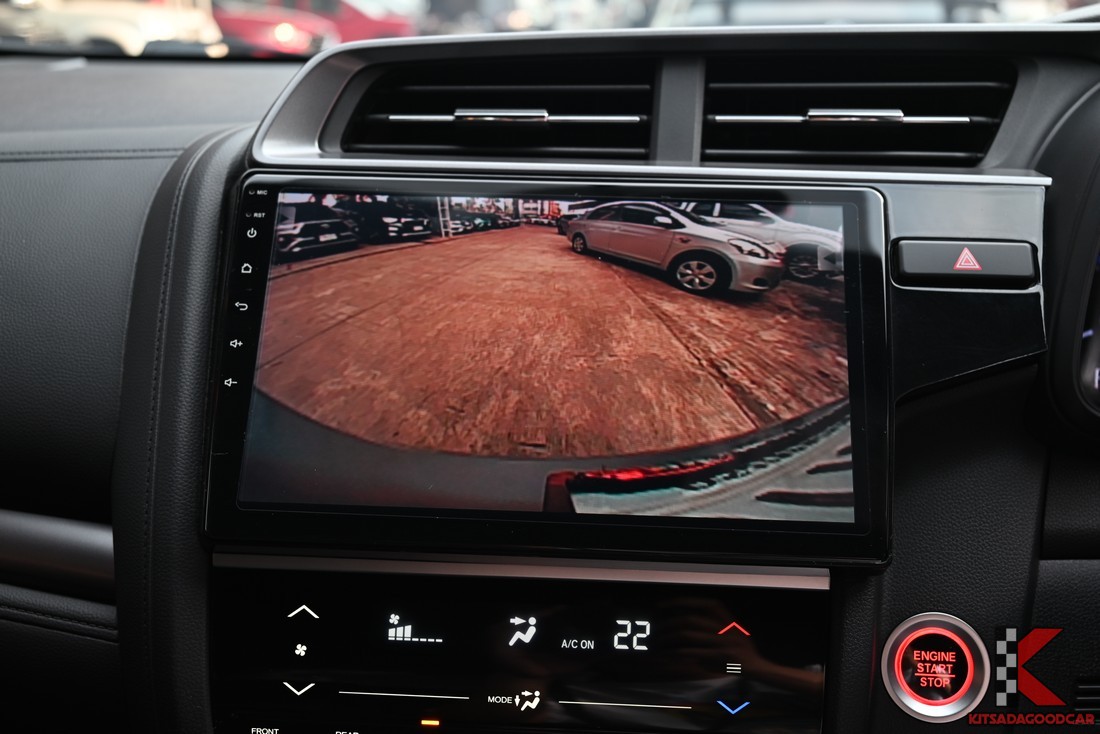 ภาพกล้องถอยขณะทำงาน บนจอกลาง