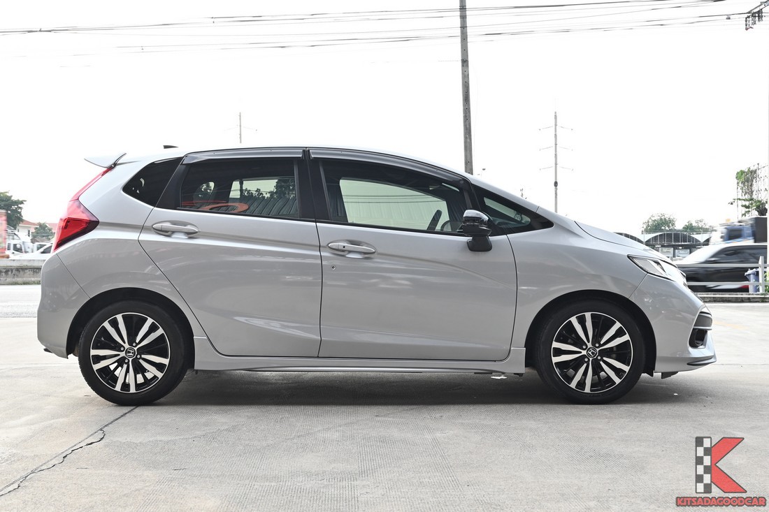 Honda Jazz RS 2019 ด้านข้างตลอดคัน