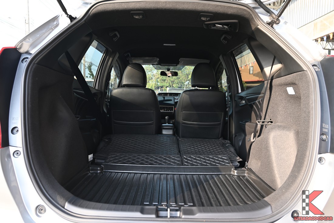 พื้นที่บรรทุกเมื่อพับเบาะแถวหลัง Honda Jazz